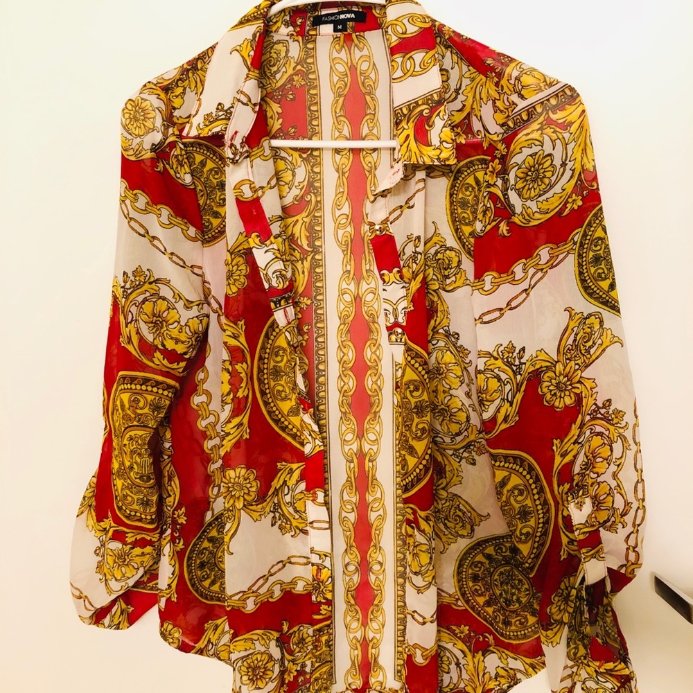 Red/gold shirt